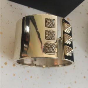 VS Brand New Gold Diamond Studded Cuff 💕